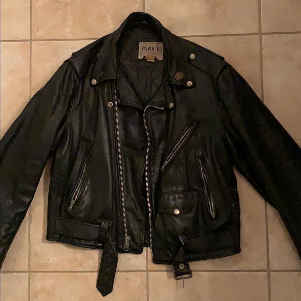 Vintage Men’s size 42 black leather biker jacket